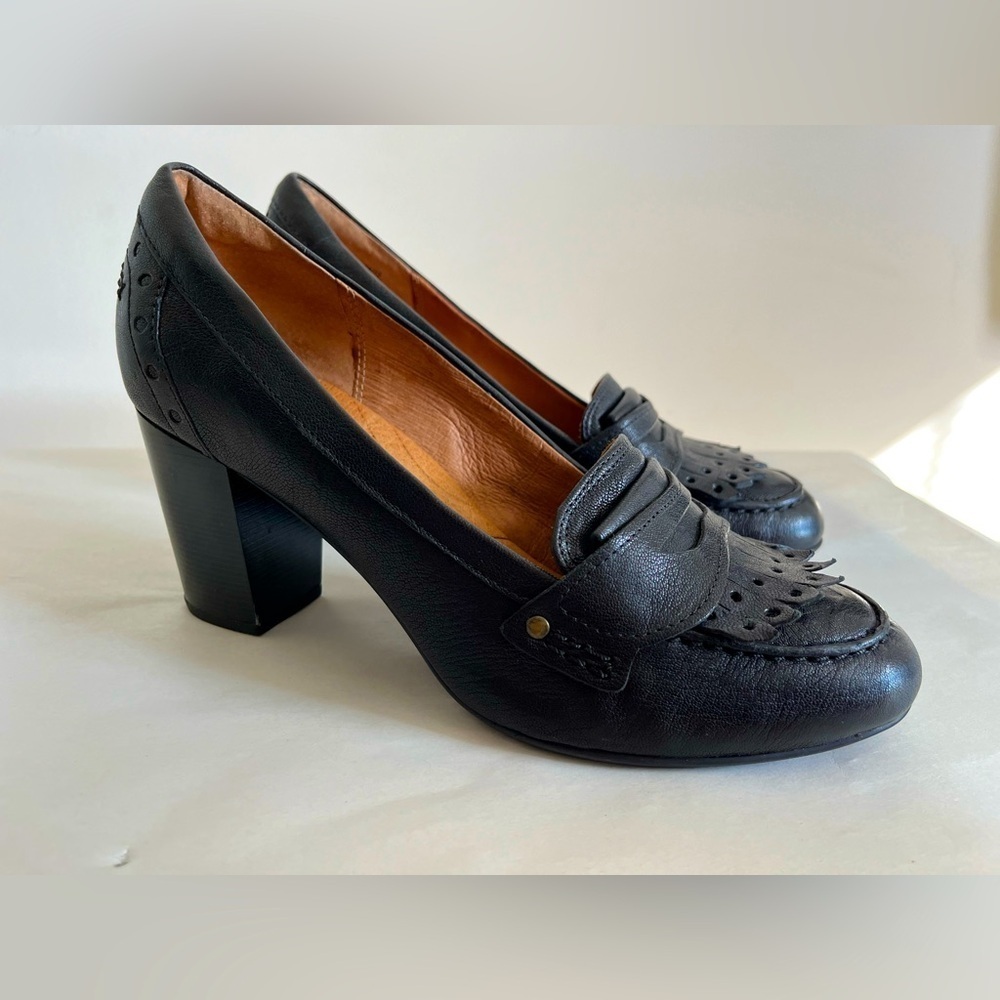 Clark’s Indigo Town Classic Preppy Black Leather Kiltie Loafer Pumps Womens 9.5M - Picture 1 of 15